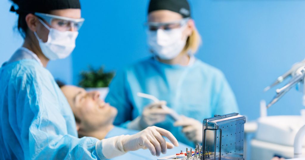 Impianto dentale ad Arosio e Anzano del Parco