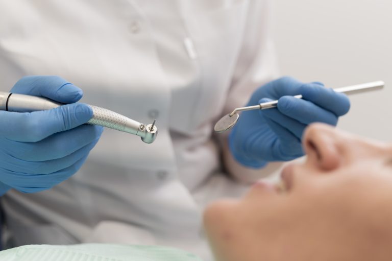 Cosa succede se non si sostituisce un dente? Cosa succede se non si sostituisce un dente?